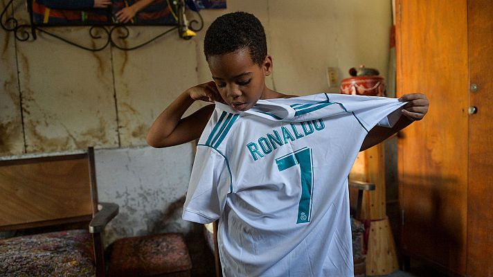 Telediario 1 - Lo que esperan los cubanos con nacionalidad española de la visita de Pedro Sánchez