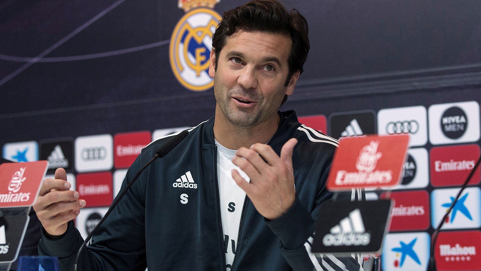 Santiago Solari, que debutará oficialmente como entrenador (no interino) del Real Madrid, ha asegurado que está "agradecido e ilusionado" por la oportunidad que le ha dado el club blanco, que jugará este sábado contra el Eibar.