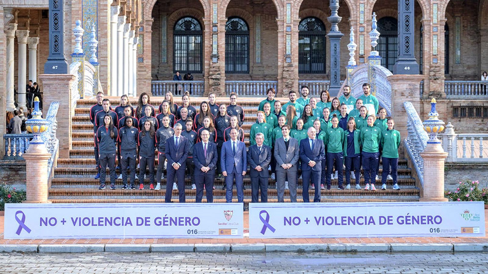 En el día de la eliminación de la violencia contra la mujer, el fútbol también ha querido poner su granito de arena.