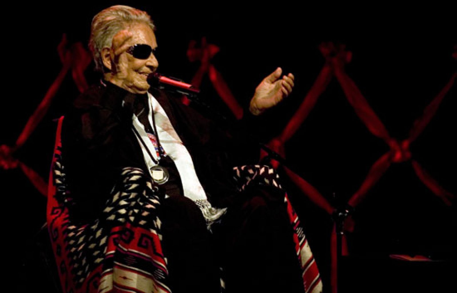 Chavela Vargas celebra su noventa cumpleaños en México | Ver