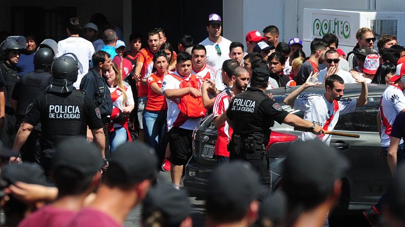 Libertadores | Graves incidentes en los prolegómenos del River-Boca obligan a aplazar el partido