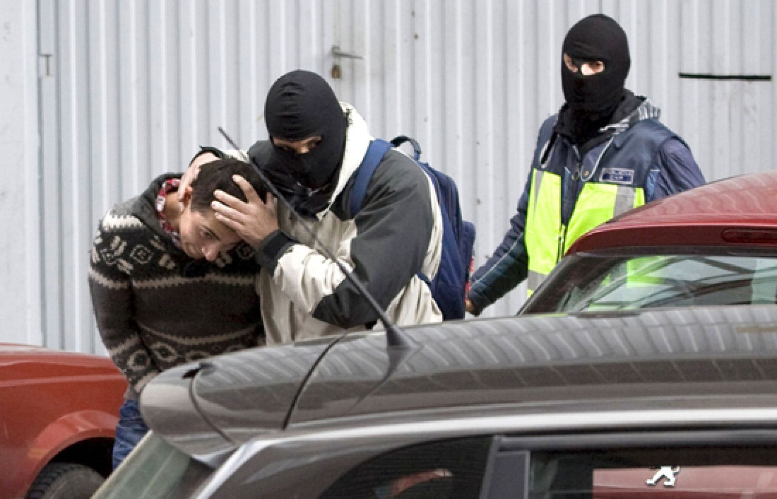 Garzón envía a prisión a 4 de los 5 detenidos en País Vasco