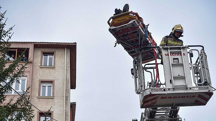 Telediario 1 - ¿Cómo evitan los bomberos un suicidio?
