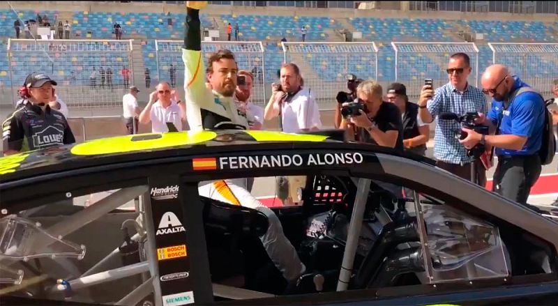 Fernando Alonso se sube  al NASCAR de Jimmie Johnson | Ver
