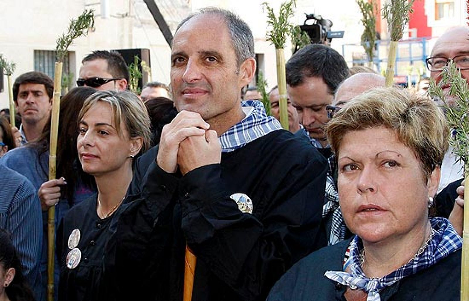 El presidente de la Comunitat Valenciana, Francisco Camps, ha calificado de "montaje y mentira" las conversaciones telefónicas con uno de los máximos implicados en la operación Gürtel.