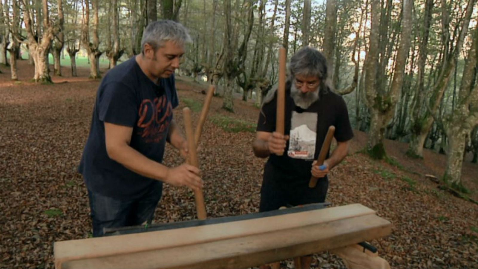 Al sonido de la txalaparta