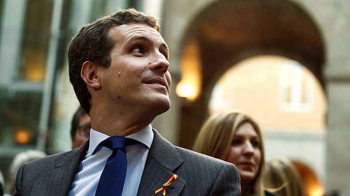 Telediario 1 - El PP rechaza suprimir la inviolabilidad del rey en la Constitución mientras Podemos lo aprueba