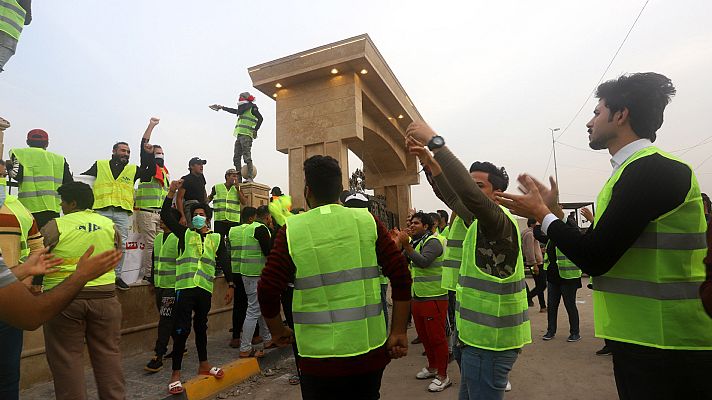 Telediario 1 - Macron cede ante los 'chalecos amarillos' y anula la tasa