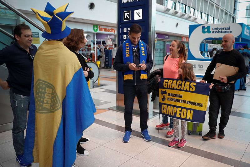 Los hinchas de River y Boca se rascan el bolsillo para estar en Madrid | Ver