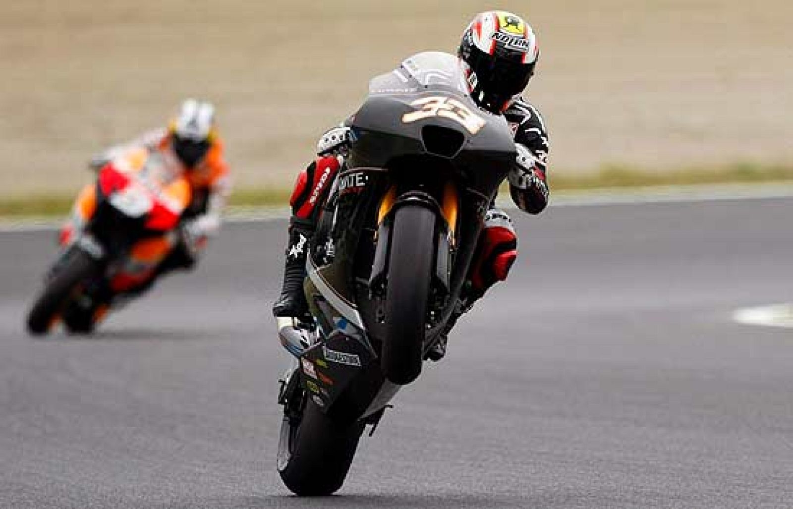 Valentino Rossi se ha impuesto a Casey Stoner en los primeros entrenamientos libres de Japón.