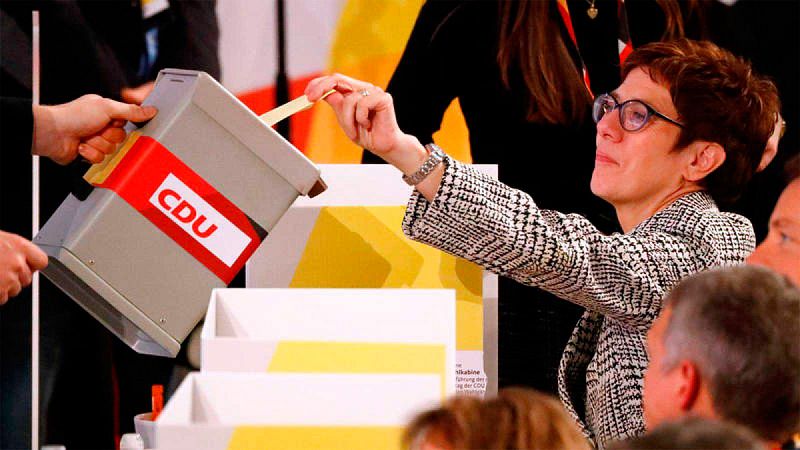 La CDU apuesta por el centro con la elección de Kramp-Karrenbauer como sucesora de Merkel | Ver
