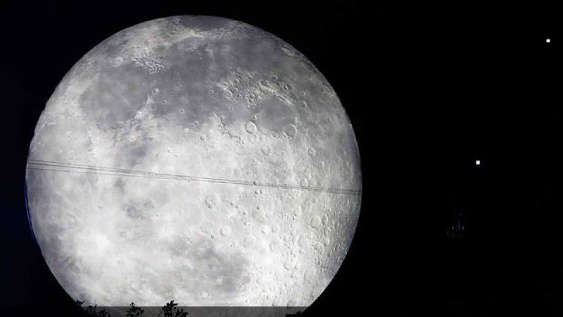 China lanza la primera misión a la cara oculta de la Luna - Informativo 24h | Ver