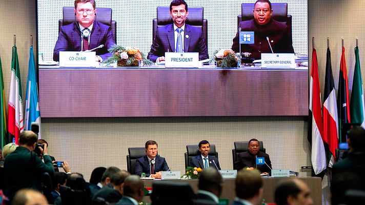 Informativo 24h - La OPEP y sus aliados pactan retirar 1,2 millones de barriles diarios para sostener los precios