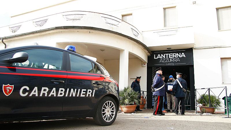 La policía investiga las causas de la estampida que dejó seis muertos en una discoteca en Italia