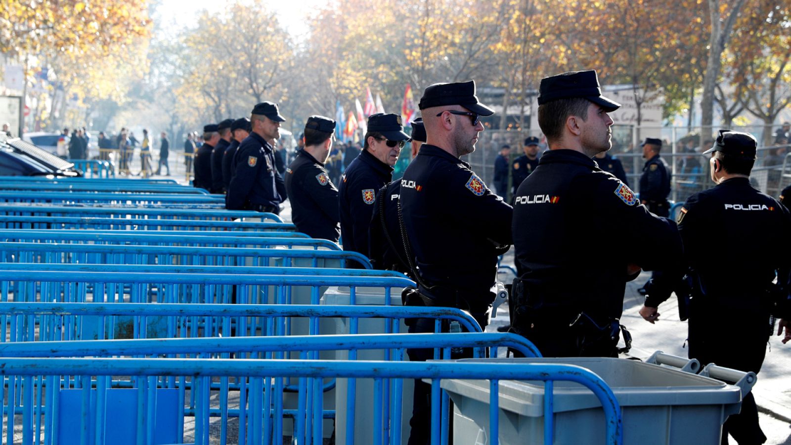 Final Libertadores: La Policía forma los tres anillos de seguridad en torno al Bernabéu - RTVE.es | Ver