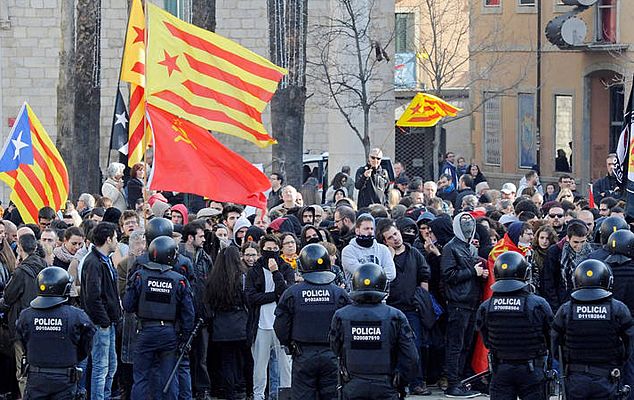 Telediario 1 - El Govern no hará cambios en su cúpula