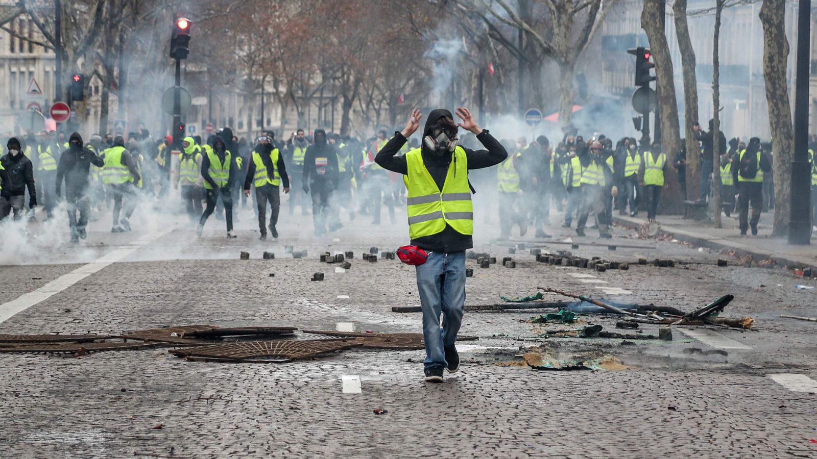 Macron convoca a patronal y sindicatos tras otra jornada con más de 2.000 detenidos | Ver