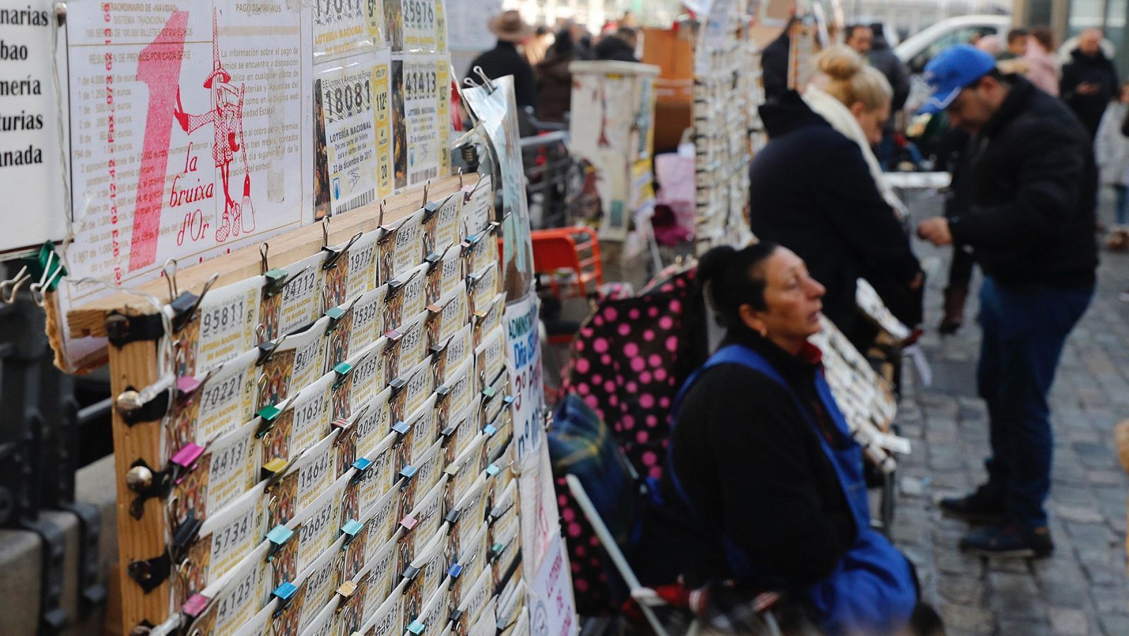 Lotería de Navidad: Así se fabrica un décimo para el sorteo| RTVE - Informativo 24h | Ver