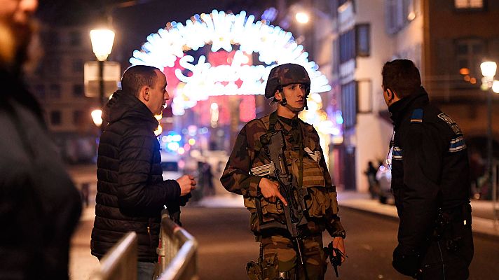La noche en 24h - "Hay mucha gente encerrada en el Parlamento y no les dejan salir"