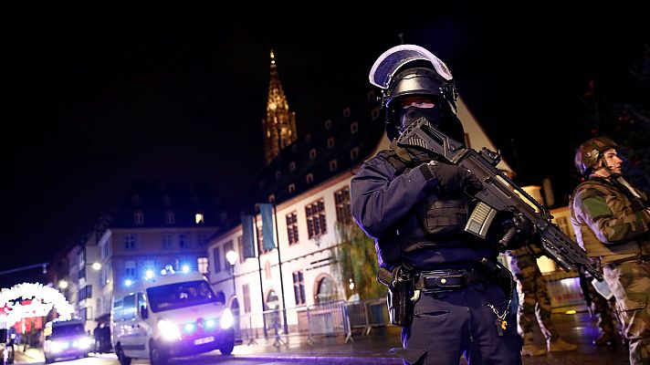 La noche en 24h - "Estamos cientos de personas encerrados en el Parlamento Europeo"