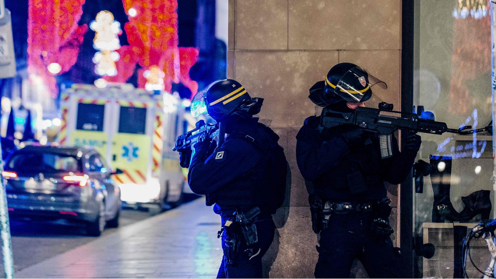 Un presunto terrorista mata a cuatro personas en el centro de Estrasburgo y permanece atrincherado tras escapar
