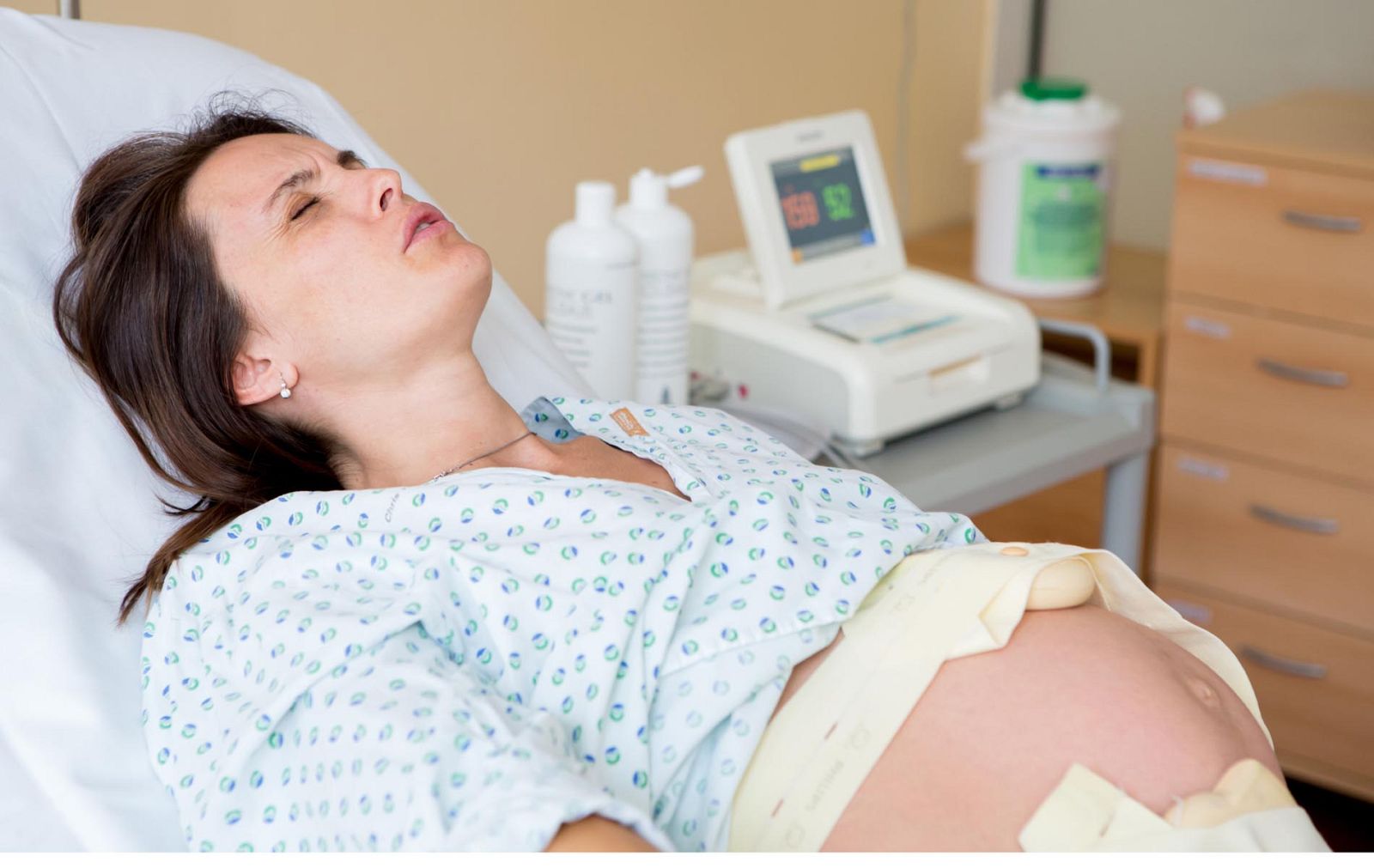 Investigan la muerte de un bebé tras un parto sin asistencia en una casa de Vigo | Ver