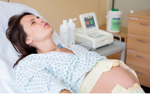 Telediario 1 - Investigan la muerte de un bebé tras un parto sin asistencia