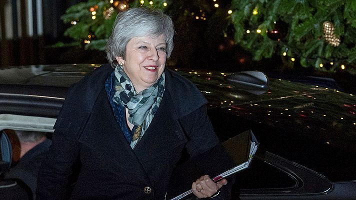 La noche en 24h - May sobrevive a la cuestión de confianza de su partido