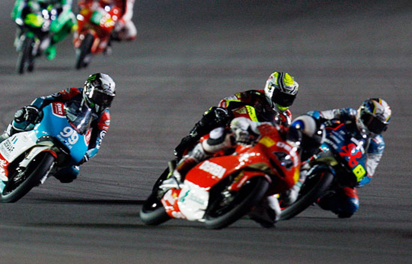 El piloto español de 125 cc no ha podido superar en Japón al italiano Iannone. Pol Espargaró ha finalizado en tercera posición.