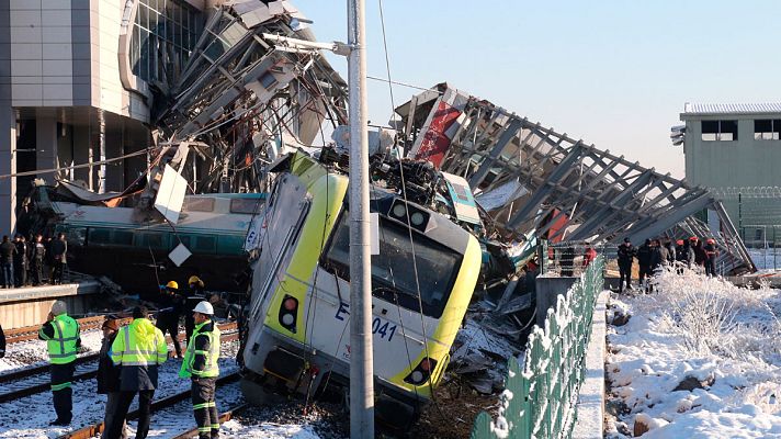 Telediario 1 - Accidente de tren en Turquía con 9 muertos y 43 heridos