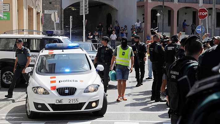 Telediario 1 - La investigación de los atentados en Cataluña apunta a que los terroristas improvisaron tras la explosión de Alcanar