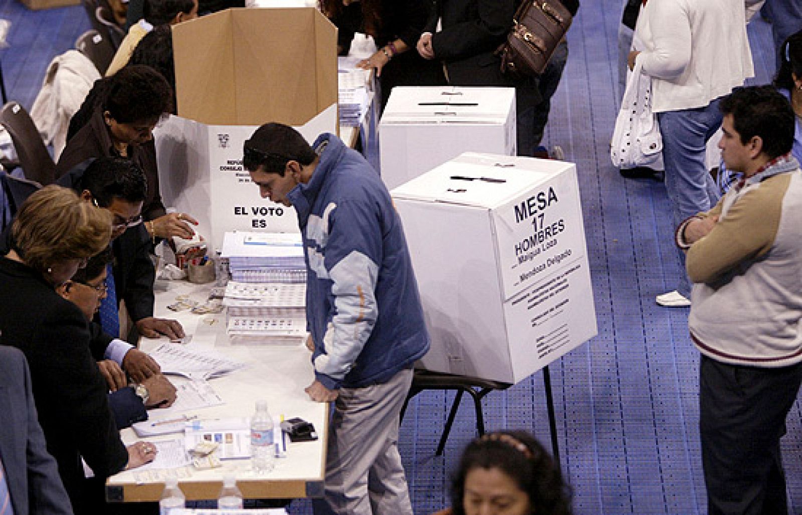 Telediario fin de semana en cuatro minutos - 26/04/09 | Ver