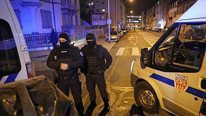 Telediario 1 - Francia busca cómplices en el entorno del terrorista de Estrasburgo