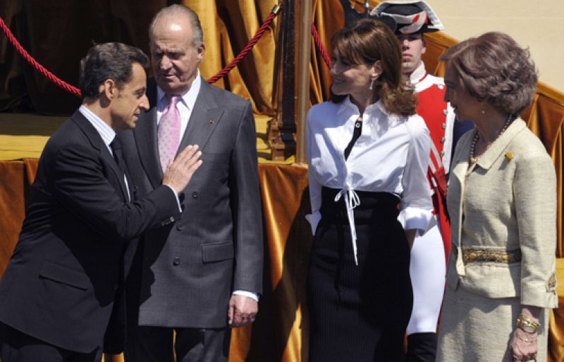 Los Reyes reciben a Sarkozy y Bruni en el Palacio del Pardo