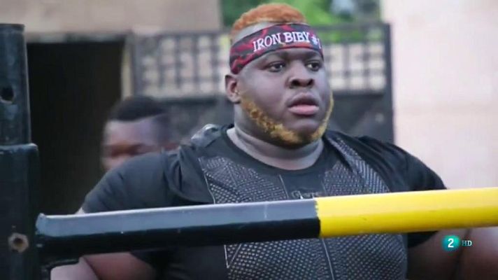 La 2 Noticias - Iron Biby, el hombre más fuerte del mundo