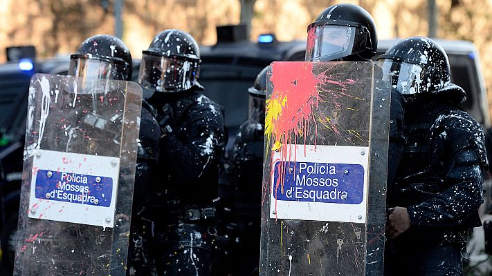 Informativo 24h - Los Mossos cargan contra los CDR en Barcelona