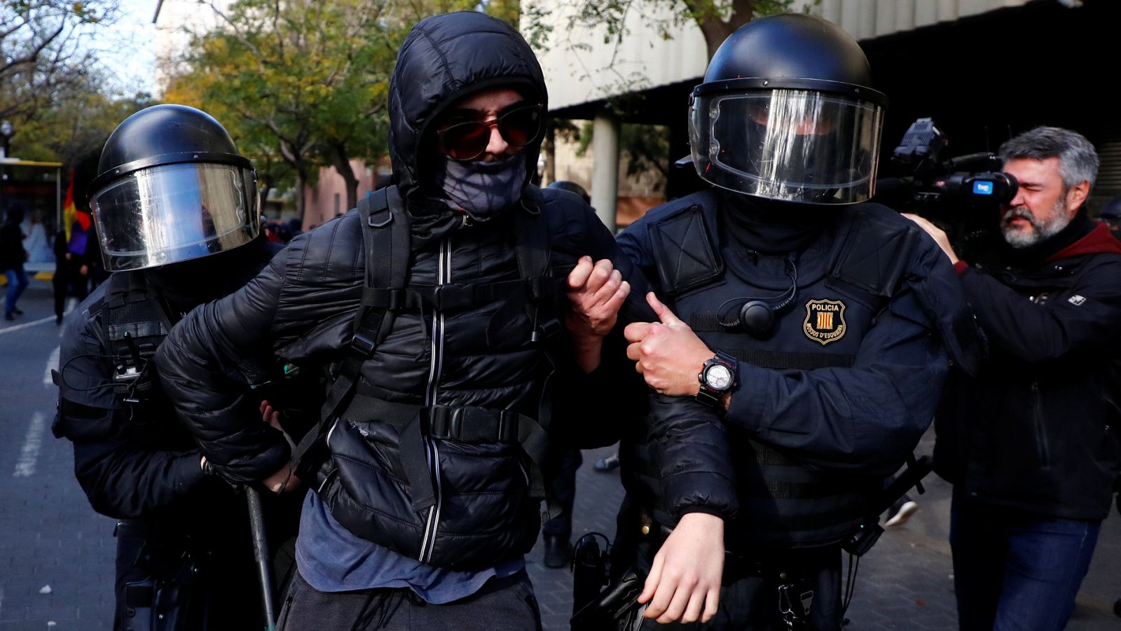 Los Mossos detienen a siete personas en las protestas de los CDR por el Consejo de Ministros