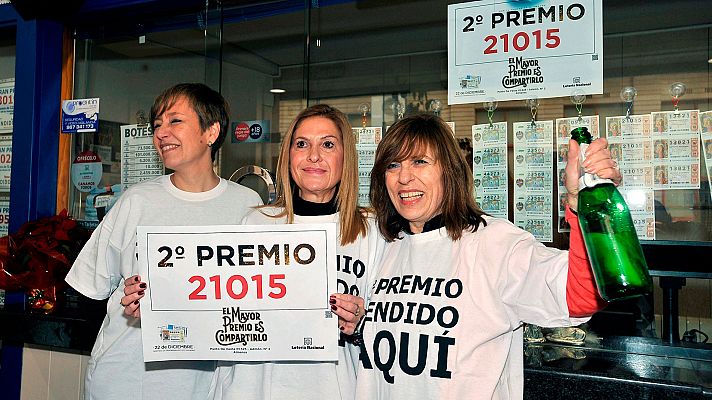 Telediario 1 - El segundo premio de la Lotería de Navidad, el 21.015, riega de millones Almansa