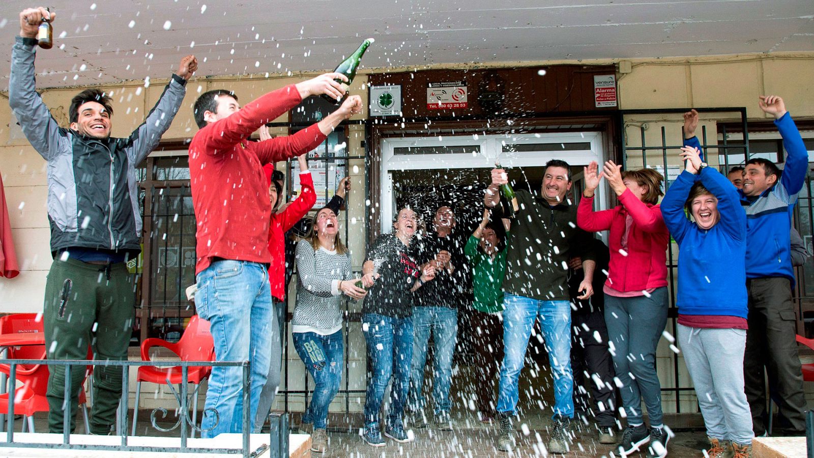 El Gordo de la Lotería de Navidad, el 3.347, cae muy repartido por toda España