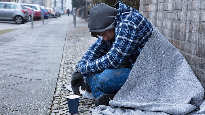 Telediario 1 - "Menos mal que tengo a mi familia de la calle y a mi perro"