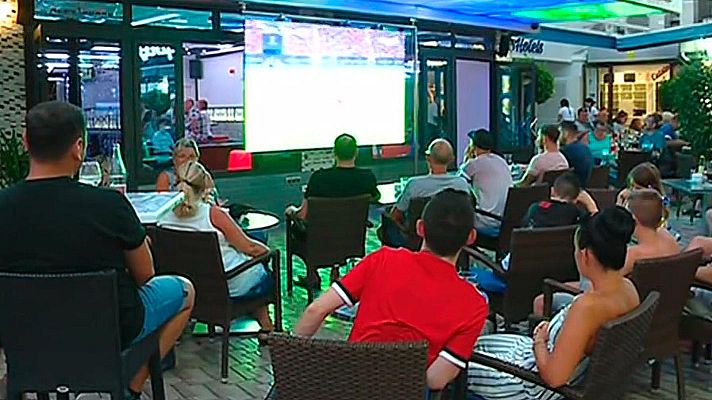 Telediario 1 - La policía detecta 800 bares que emitían fútbol 'pirata' en una macrorredada