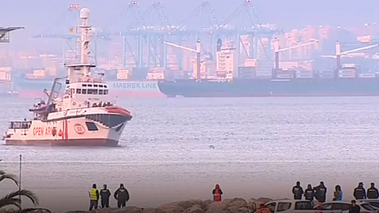Òscar Camps, de Open Arms, "orgulloso" tras llegar su barco con más de 300 migrantes a la bahía de Algeciras