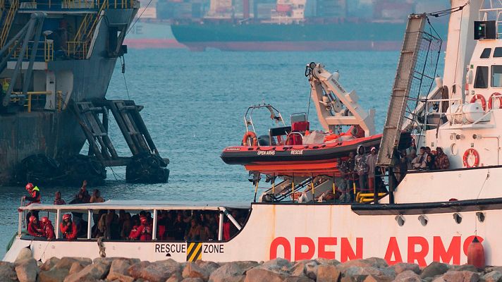 Informativo 24h - El Open Arms llega a la bahía de Algeciras con 300 migrantes