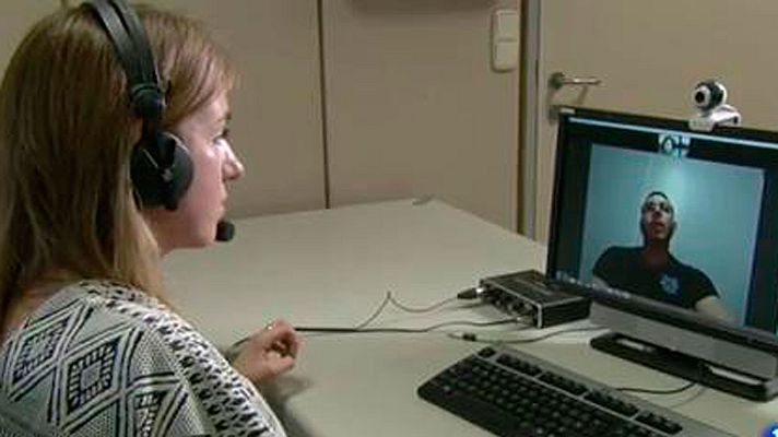 Telediario 1 - Una ONG crea clases de inglés online y gratis para refugiados