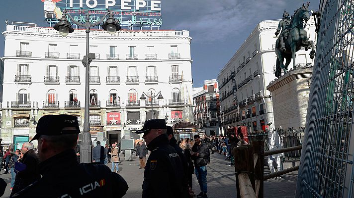Telediario 1 - Las autoridades refuerzan la seguridad en las calles durante la Navidad