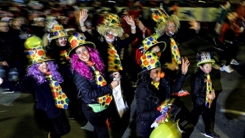 Miles de personas van a despedir el año corriendo. Ciudades de toda España van a celebrar carreras populares para cerrar 2018. La más popular, la San Silvestre Vallecana, que va a reunir este año a más de 42.000 participantes.