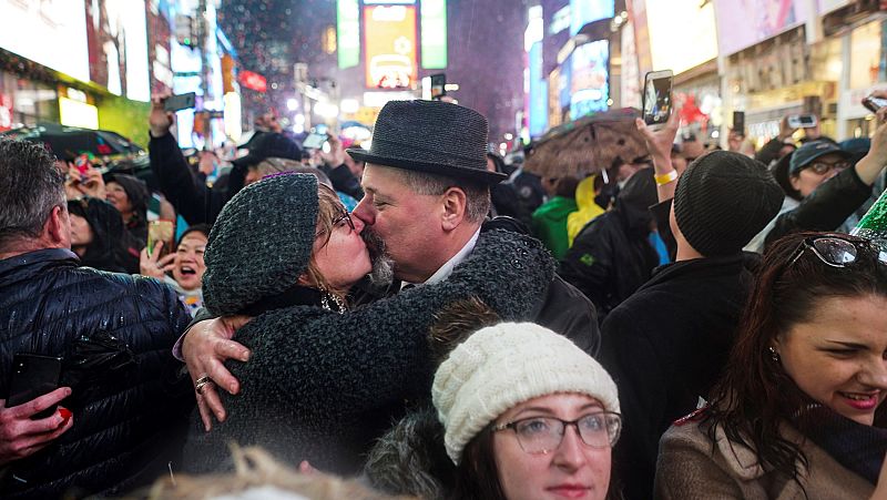 El mundo celebra 2019 con buenas expectativas - Informativo 24h | Ver