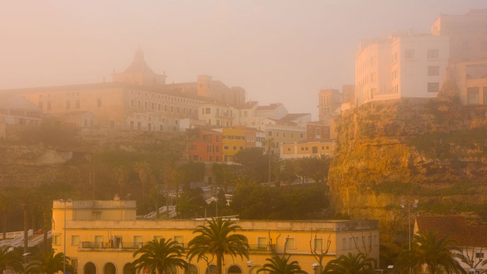 Nieblas y vientos con rachas fuertes en Ampurdán y Baleares - Ver ahora