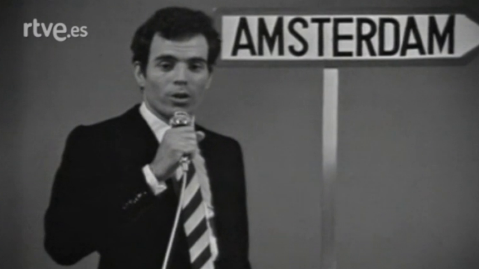 Esta noche con - Julio Iglesias canta 'La vida sigue igual' (1970)