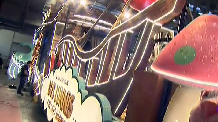 Telediario 1 - La carroza de RTVE, lista para una cabalgata de Reyes de Madrid con fuertes medidas de seguridad